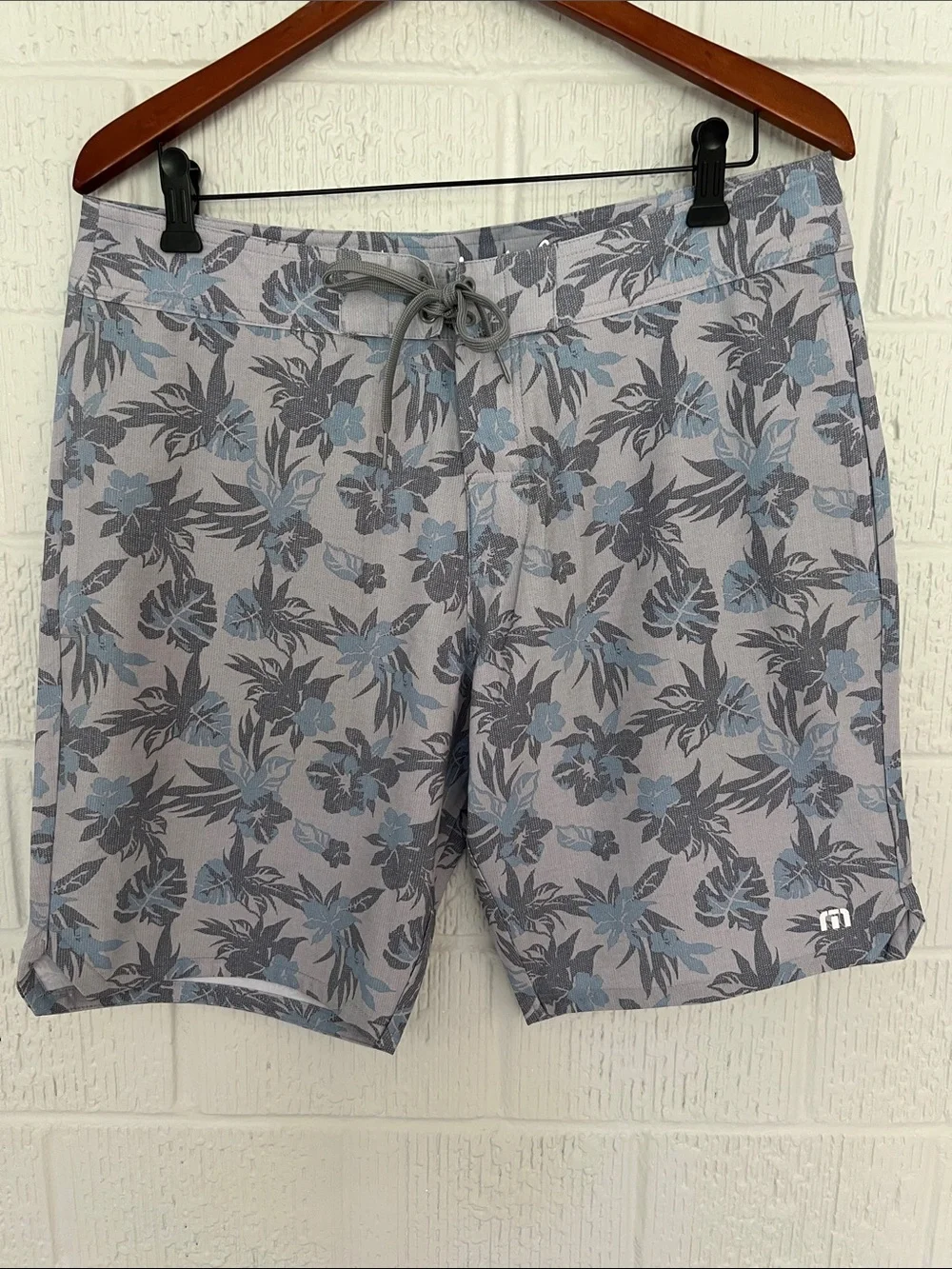 Travis Mathew Men's Floral Swim board Shorts Like New 34 waist